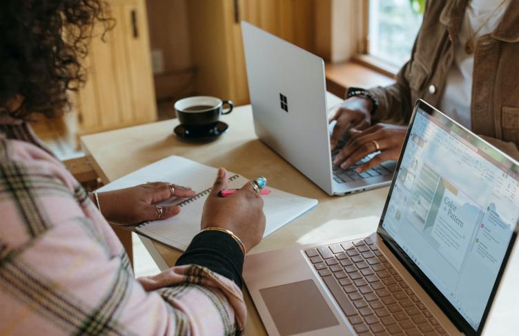 surface-V_JGp9lnojw-unsplash-min.jpg surface-V_JGp9lnojw-unsplash-min.jpg